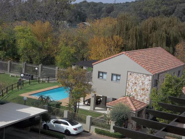 Apartment / Flat For Sale in Paulshof, Sandton