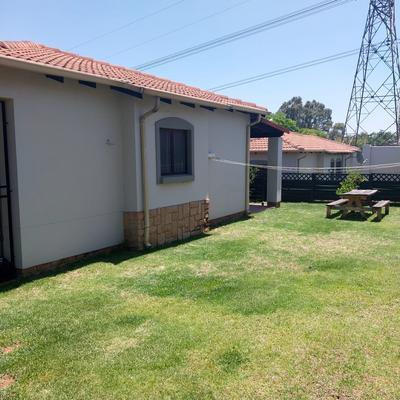 Townhouse For Sale in Paulshof Ext, Sandton