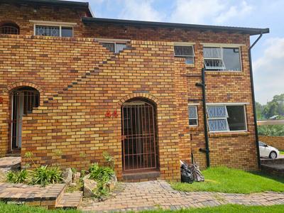 Townhouse For Rent in Buccleuch, Sandton