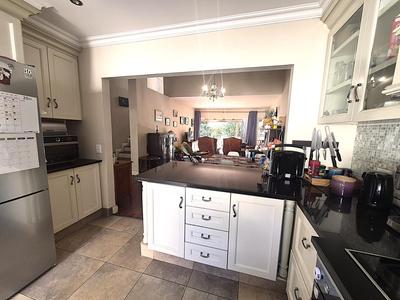 Townhouse For Rent in Epsom Downs, Sandton
