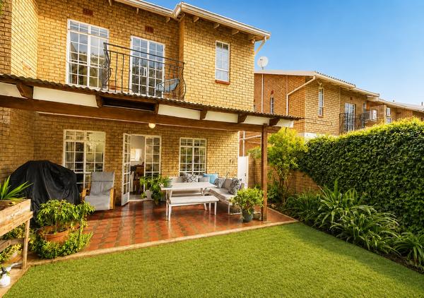 Townhouse For Rent in Hyde Park, Sandton